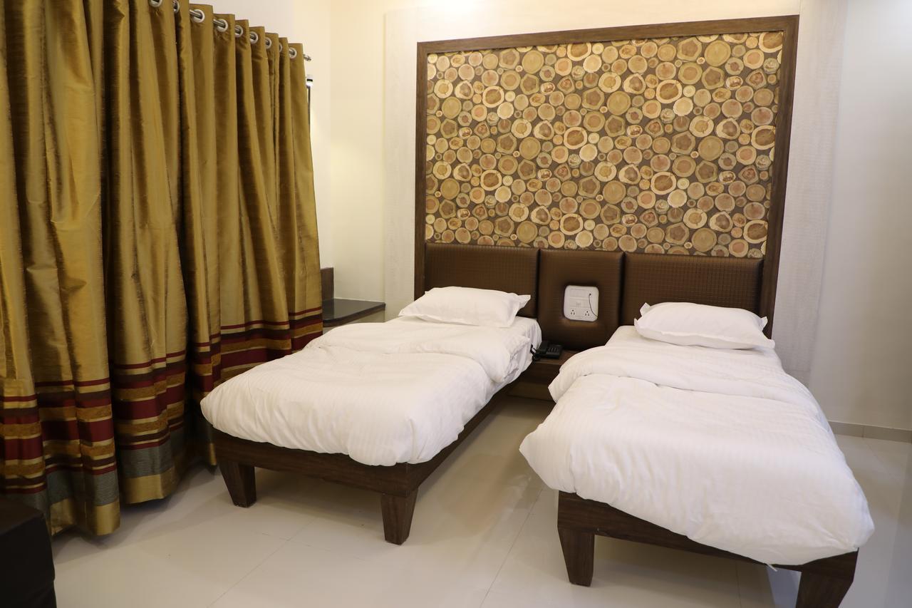 Hotel Pushpak Park Osmanabad Exterior foto