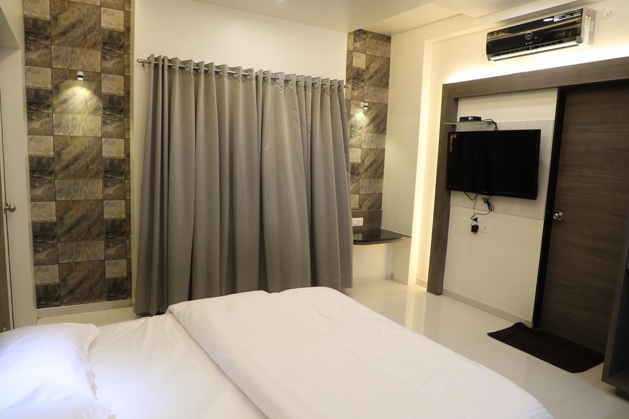 Hotel Pushpak Park Osmanabad Exterior foto